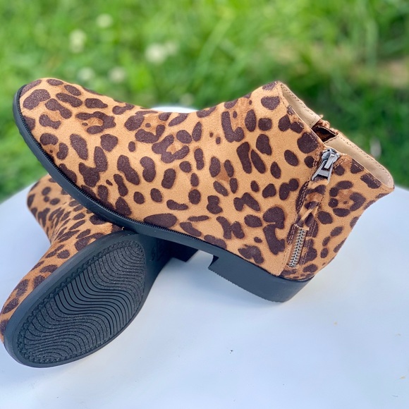 Women's Time and Tru Two Zip Leopard Print Bootie - Picture 8 of 8